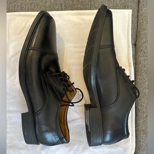 Clarks Black Leather Dress shoes size 11